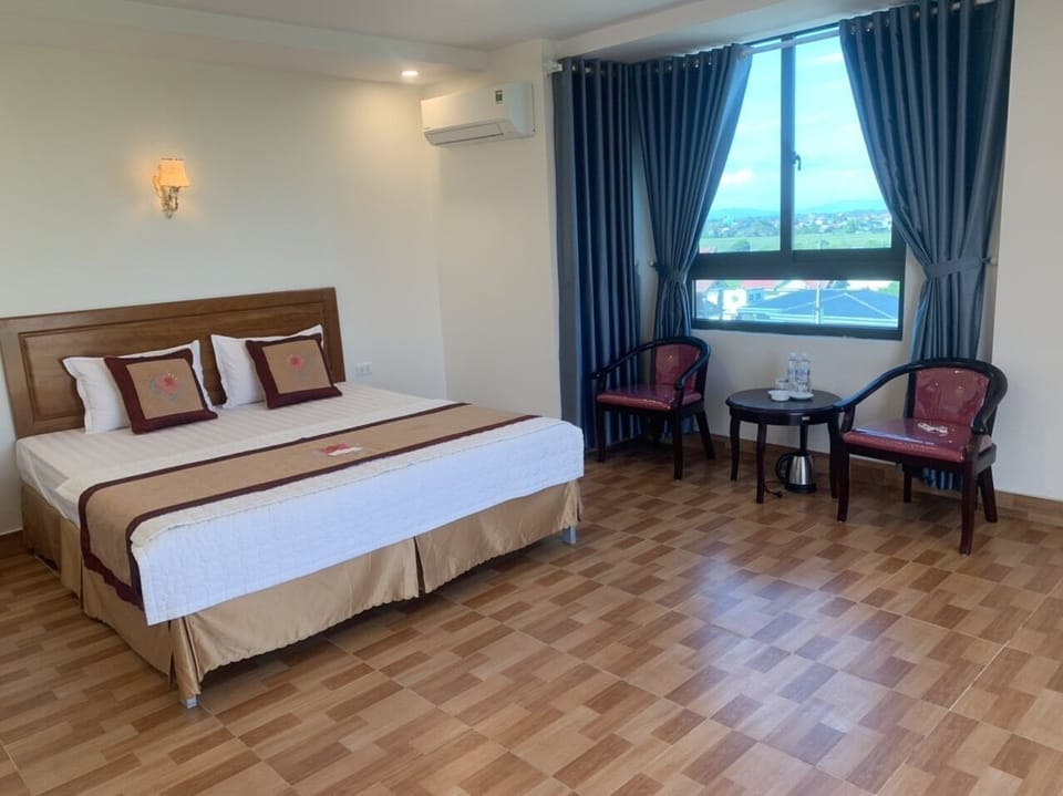 Deluxe Double Room Single Use | Hypo-allergenic bedding, memory foam beds, desk, laptop workspace