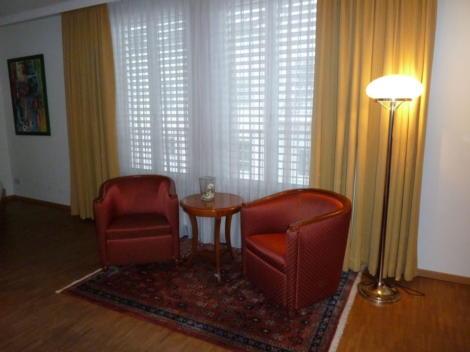 Business Double Room, Non Smoking | Living area | 25-inch flat-screen TV with cable channels, TV