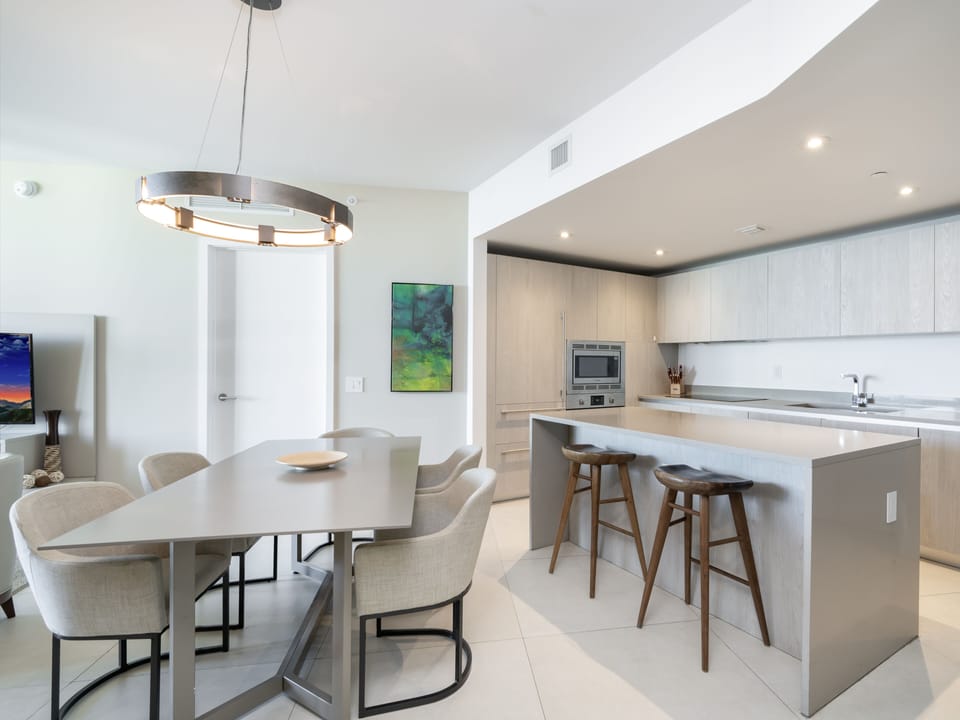 Exclusive Condo | Dining room