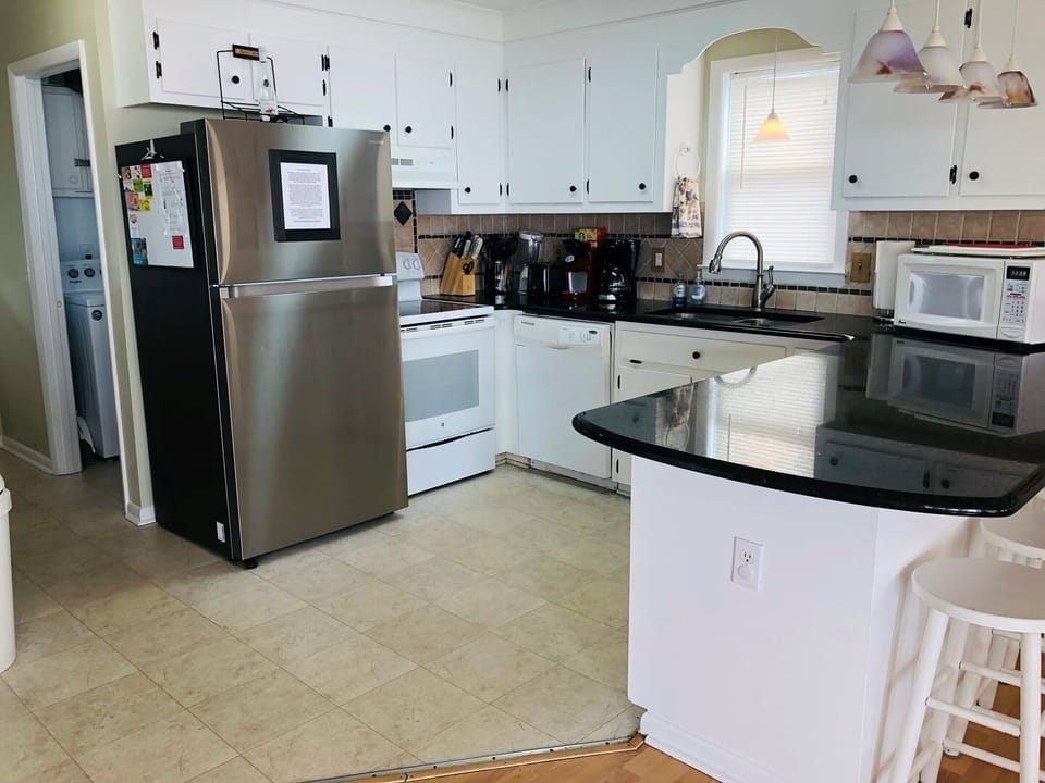 House, 5 Bedrooms | Private kitchen | Coffee/tea maker, fridge, oven, toaster