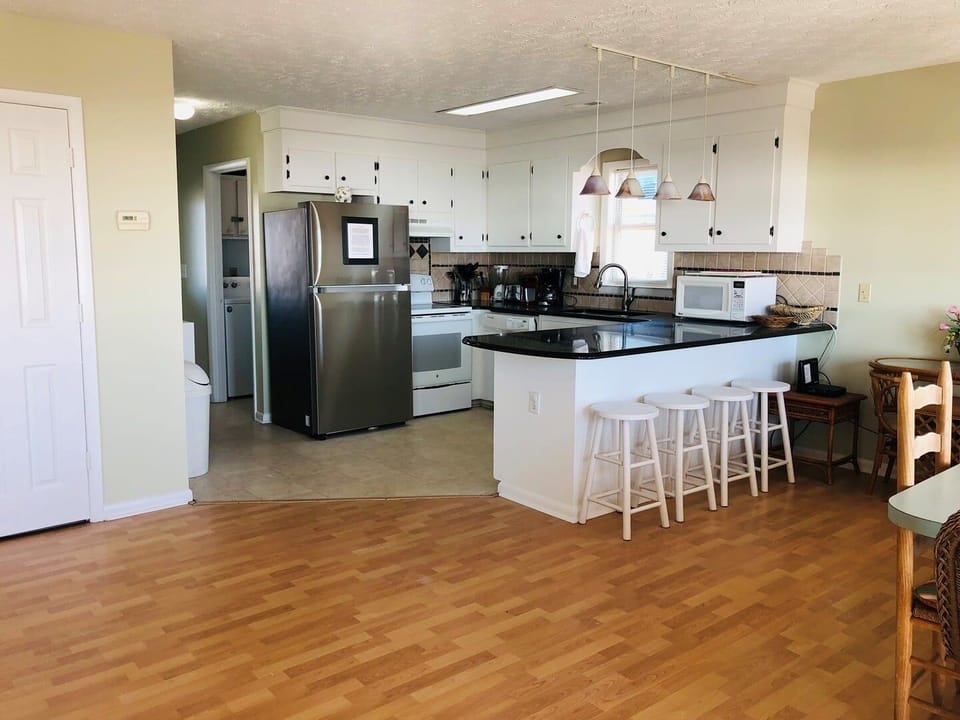 House, 5 Bedrooms | Private kitchen | Coffee/tea maker, fridge, oven, toaster