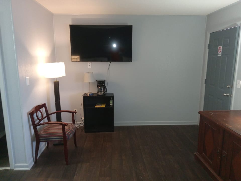 Basic Double Room | Blackout drapes, iron/ironing board, free WiFi