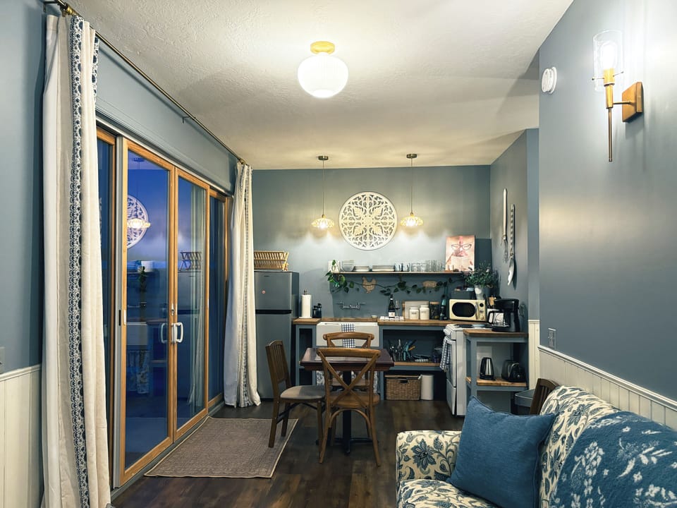 The Cottage Suite | Living area | 50-inch Smart TV with digital channels, TV, fireplace
