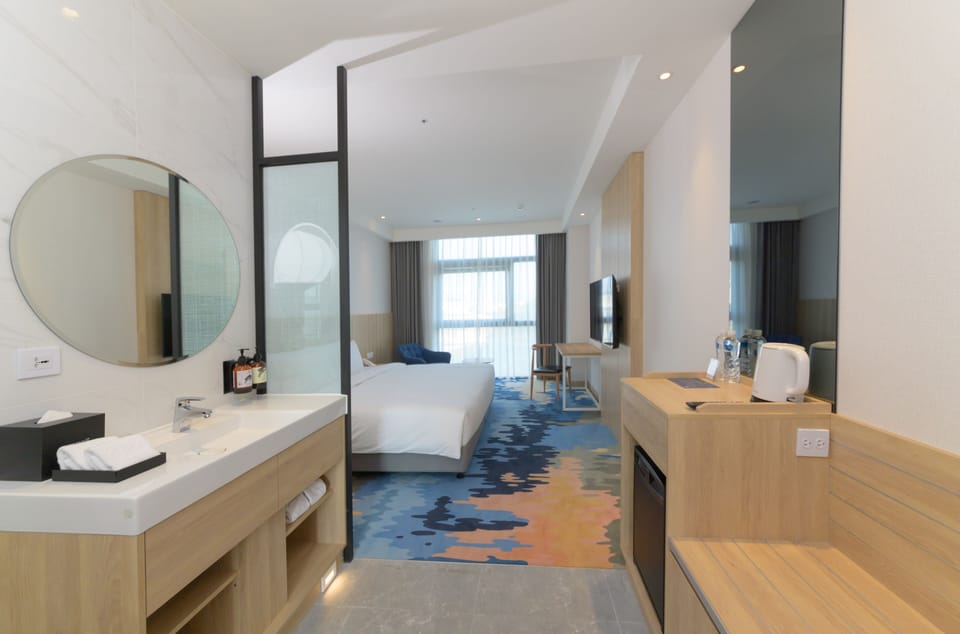 Classic Double Room | Down comforters, in-room safe, laptop workspace, blackout drapes