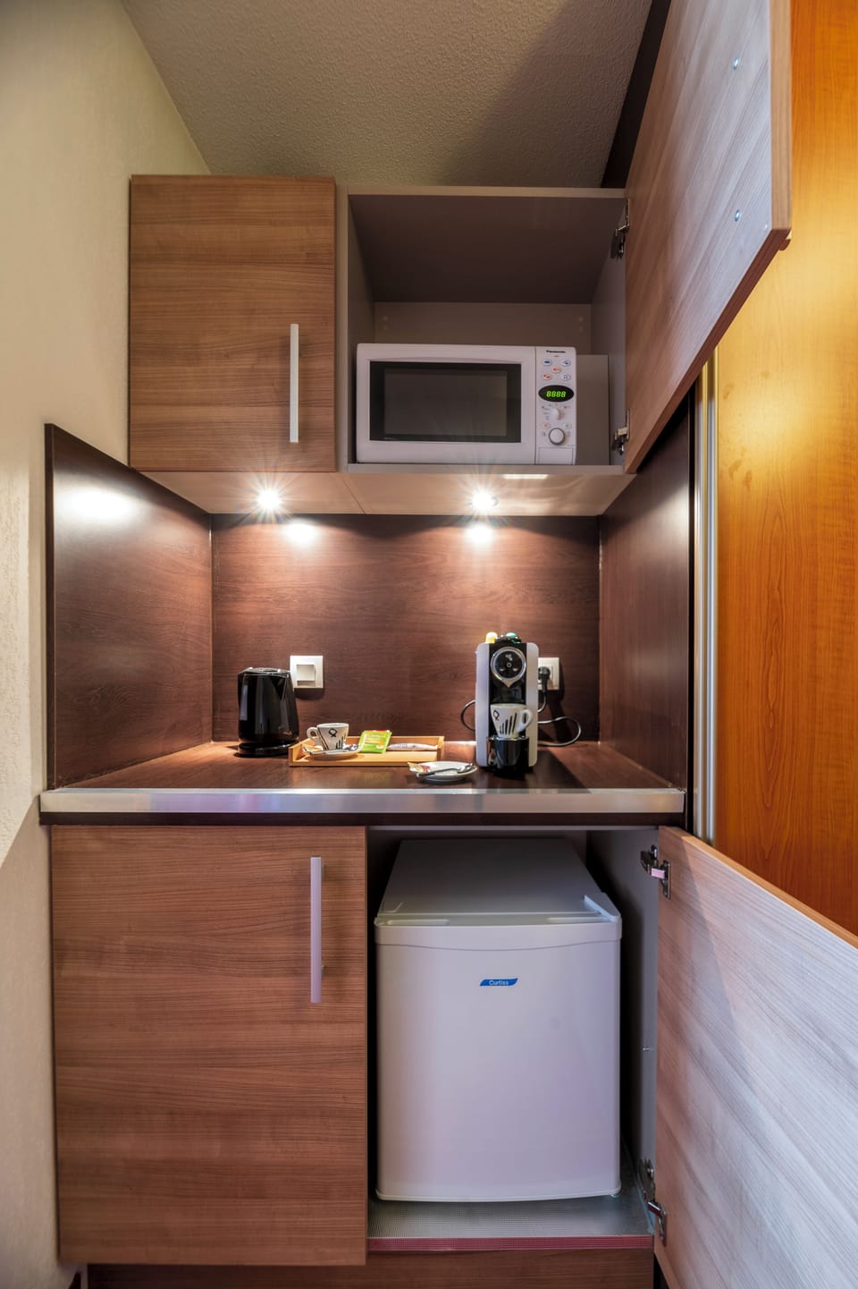 Mini-refrigerator