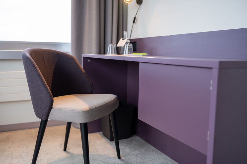 Junior Suite | Hypo-allergenic bedding, in-room safe, desk, blackout drapes