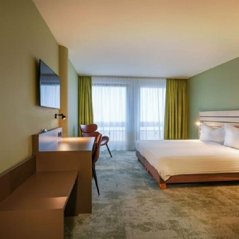 Standard Double or Twin Room | Hypo-allergenic bedding, desk, blackout drapes, free WiFi