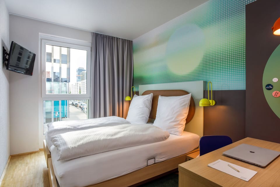 Standard Twin Room | Desk, laptop workspace, soundproofing, iron/ironing board
