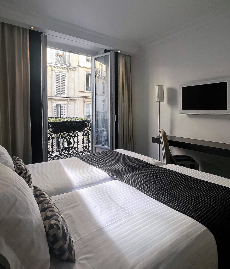 Superior Twin Room | 1 bedroom, in-room safe, desk, laptop workspace