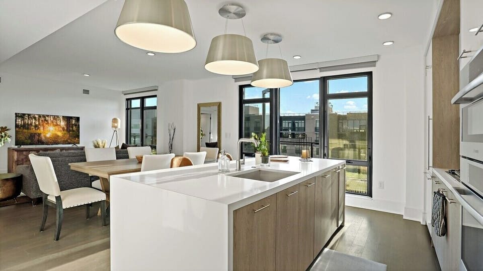 Luxury Penthouse, City View | Living area | 65-inch TV with digital channels, Netflix, Hulu