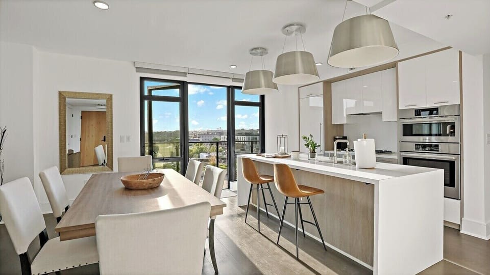 Luxury Penthouse, City View | Private kitchen | Full-size fridge, microwave, oven, stovetop