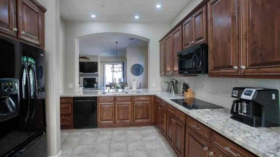 Studio (3 Bedrooms) | Private kitchen | Fridge, microwave, oven, blender