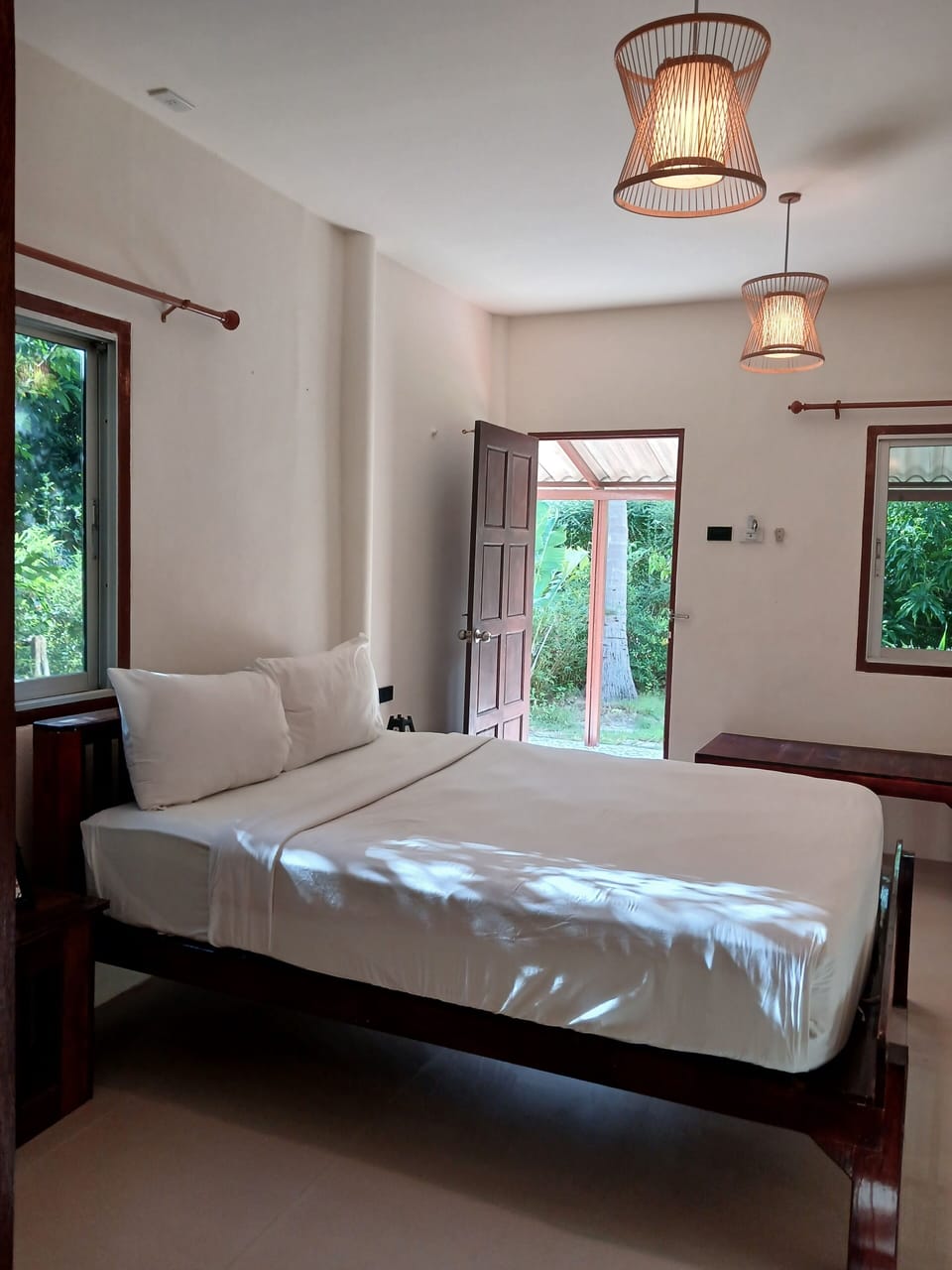 Signature Bungalow | Individually decorated, free cribs/infant beds, free WiFi, bed sheets