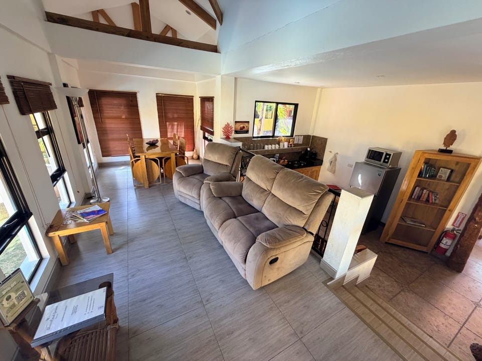 Exclusive Double Room | Living room | 32-inch LED TV with cable channels, TV