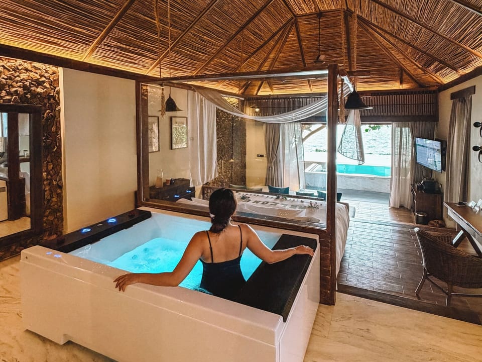 Beachfront Pool Villa Jacuzzi (24 Hours Use of Room) | Deep soaking bathtub