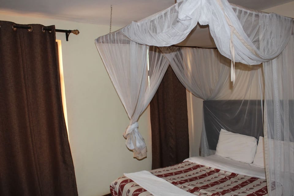 Blackout drapes, free WiFi, bed sheets