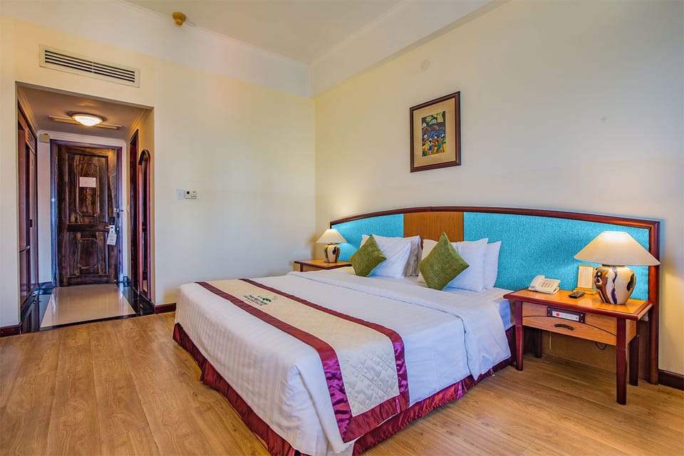 Sea view Deluxe | Minibar, in-room safe, desk, free WiFi
