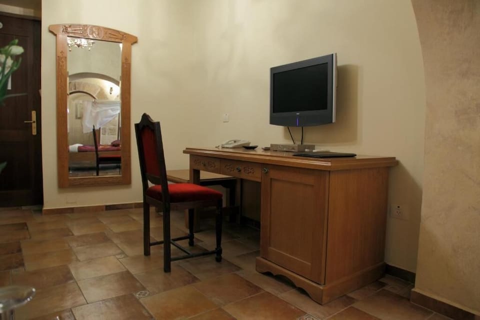 In-room safe, desk, soundproofing, iron/ironing board