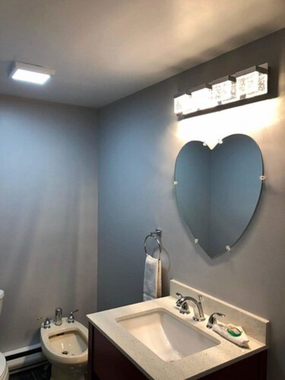 Superior Suite, 1 Queen Bed, Hot Tub | Bathroom | Combined shower/tub, hair dryer, towels