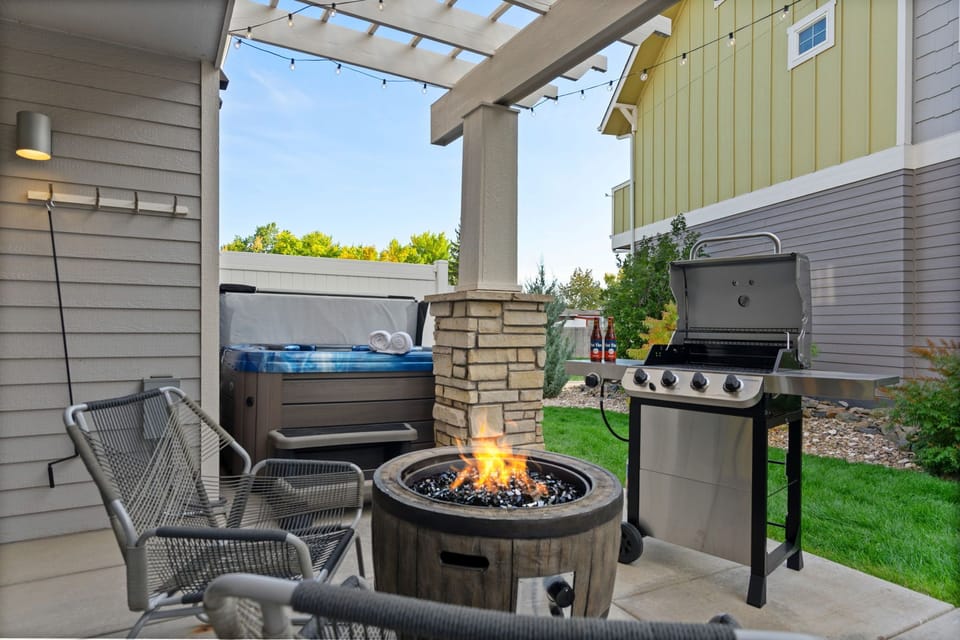 House, Multiple Beds, Hot Tub, Garden View (227 Urban Prairie St) | Property grounds