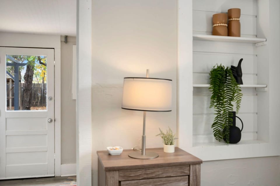 House, Multiple Beds, Patio, Garden View (417 Park St.) | Interior