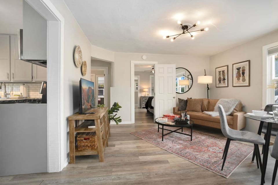 House, Multiple Beds, Patio, Garden View (417 Park St.) | Living area | 40-inch TV with digital channels