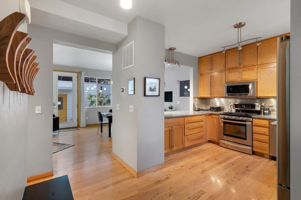 House, Multiple Beds, Hot Tub, Garden View (369 Osiander St) | Private kitchen | Fridge, microwave, oven, stovetop