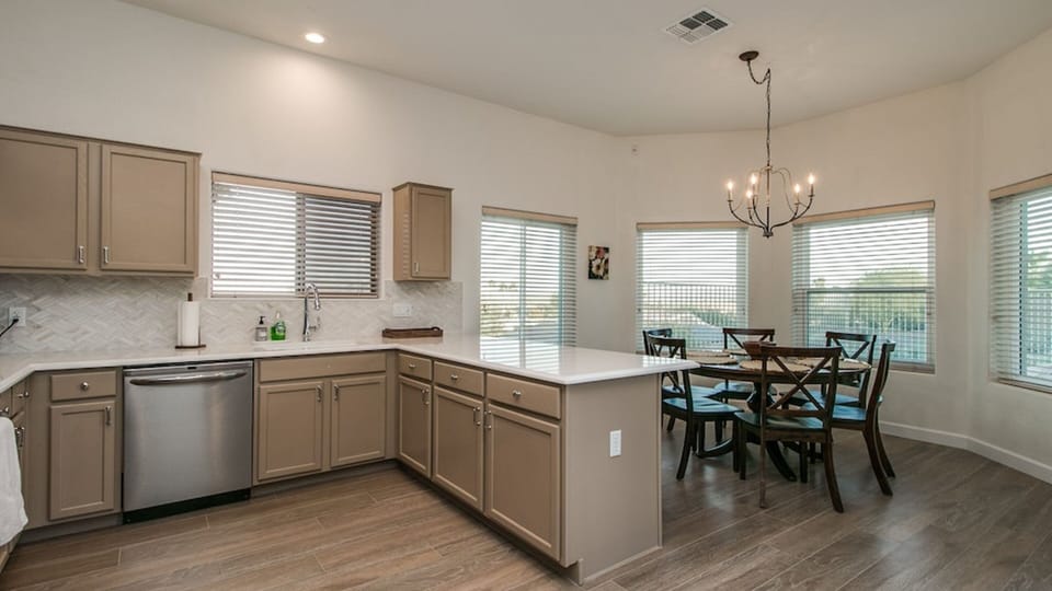 House (4 Bedrooms) | Private kitchen | Fridge, microwave, oven, blender