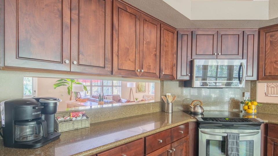Studio (4 Bedrooms) | Private kitchen | Fridge, microwave, oven