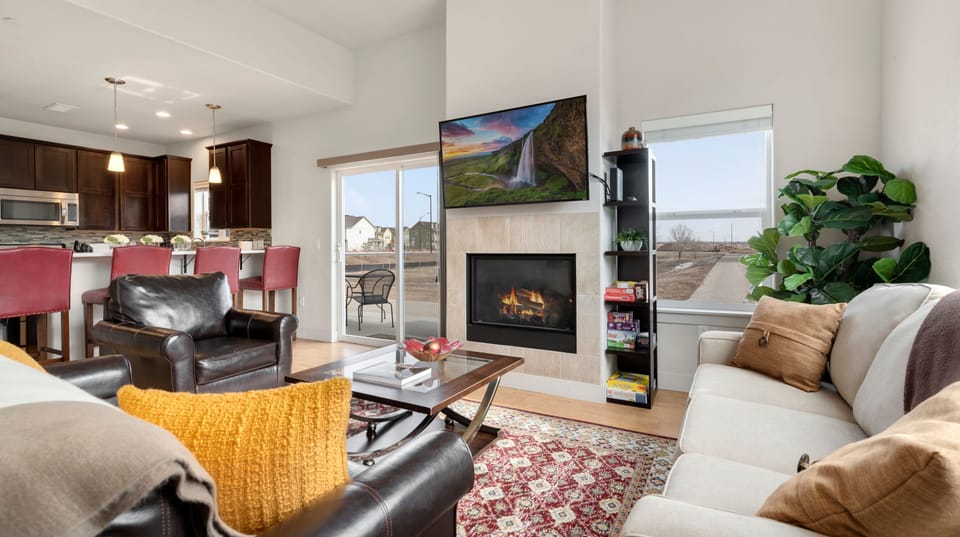 House, Multiple Beds, Patio, Garden View (238 Osiander St. Unit D) | Living area | 40-inch TV with digital channels, fireplace