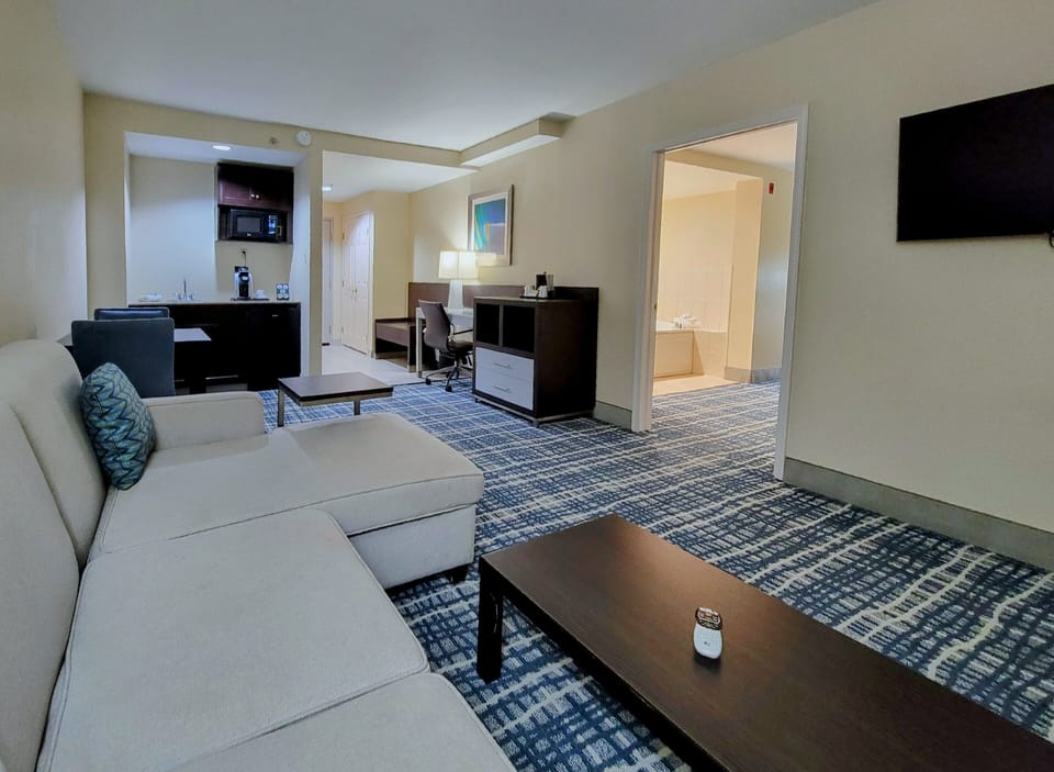 Suite, 1 King Bed, Accessible (Additional Living Area) | Hypo-allergenic bedding, in-room safe, individually furnished, desk