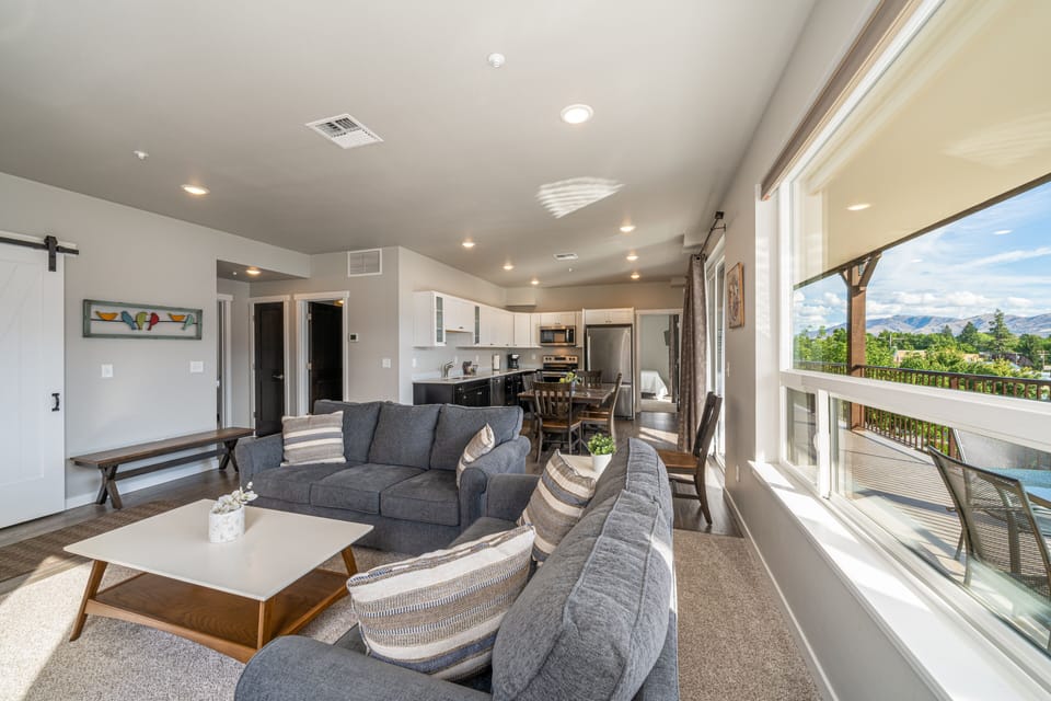 Condo, 3 Bedrooms | Dining