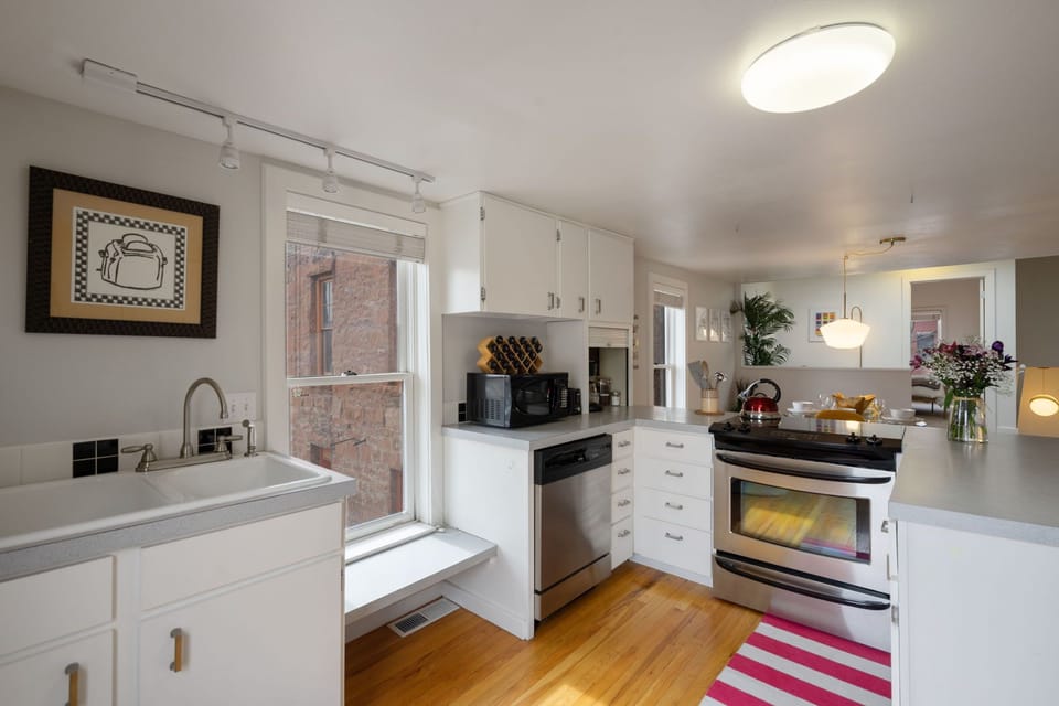 Townhome, 2 Queen Beds, Patio, Garden View | Private kitchen | Fridge, microwave, coffee/tea maker