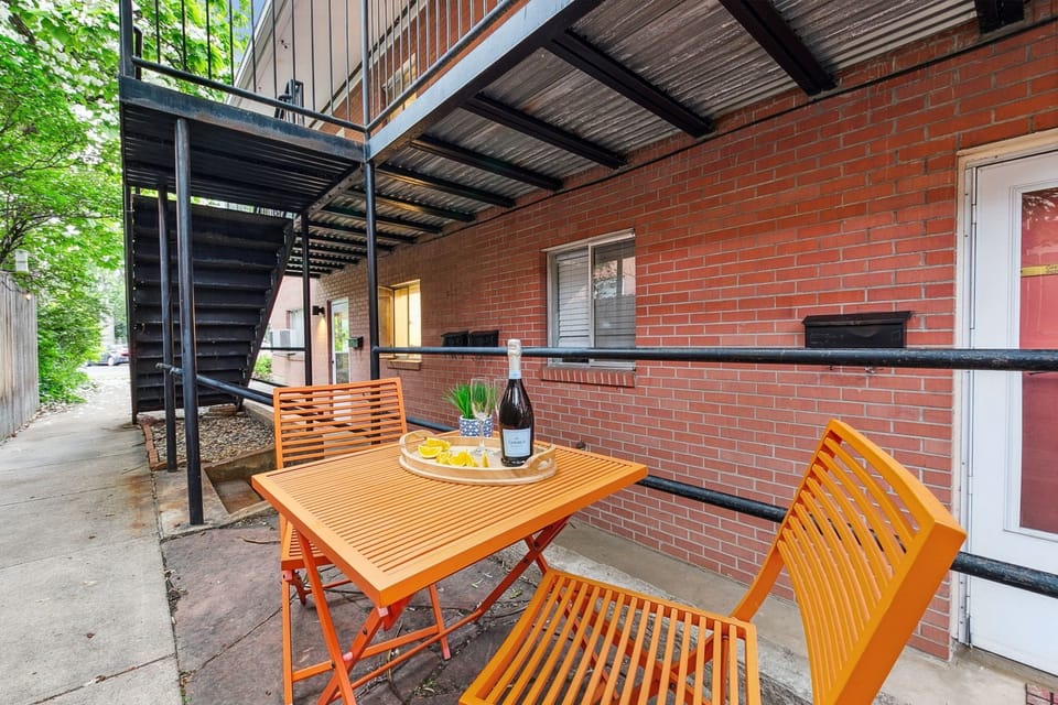 Condo, 1 Queen Bed with Sofa bed, Patio, Garden View (220 Peterson St Unit 3) | Outdoor dining