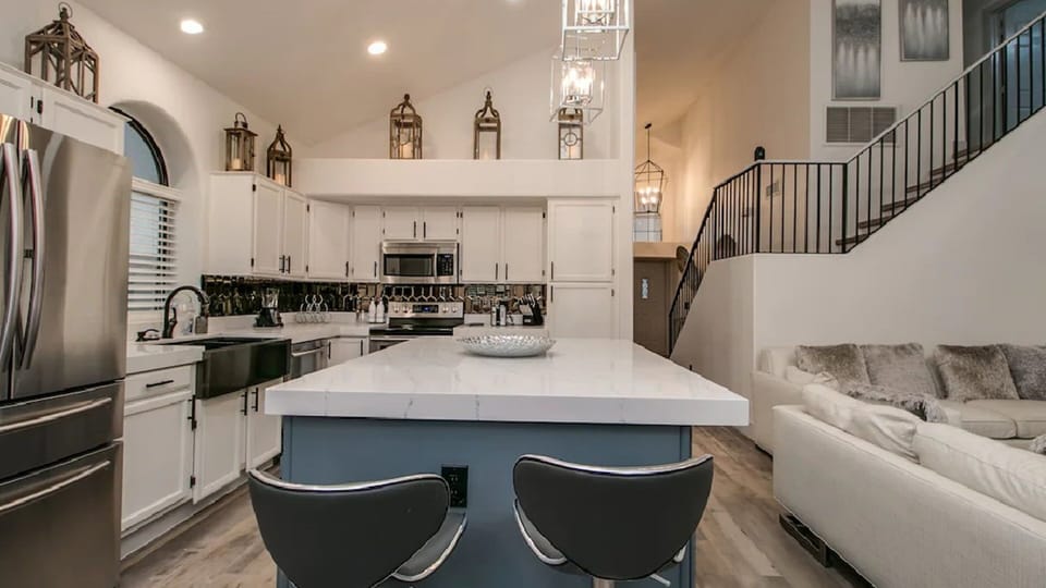 House (4 Bedrooms) | Private kitchen | Fridge, microwave, oven, blender