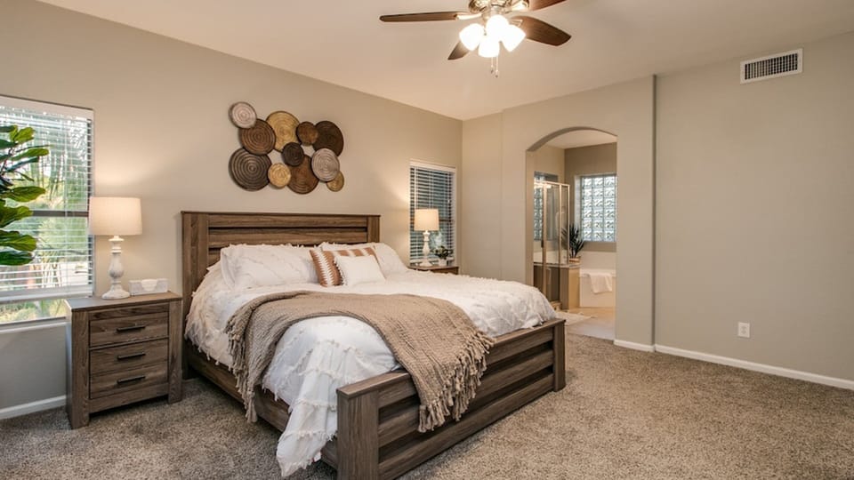 Massive 5 Bdrm Getaway W/pool, Hot Tub, Game Room! House in Gilbert