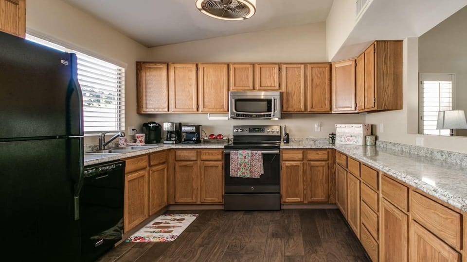 Studio (3 Bedrooms) | Private kitchen | Fridge, microwave, oven