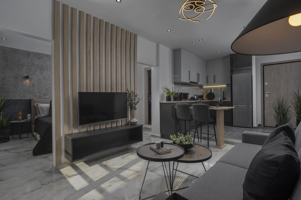 Comfort Double Room (Grande) | Hypo-allergenic bedding, blackout drapes, iron/ironing board, free WiFi