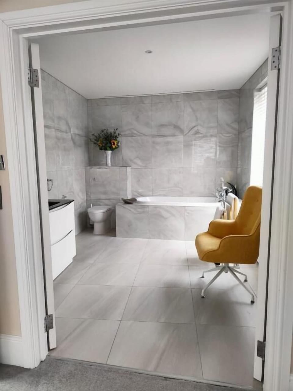 Deluxe Double Room | Bathroom | Shower, towels
