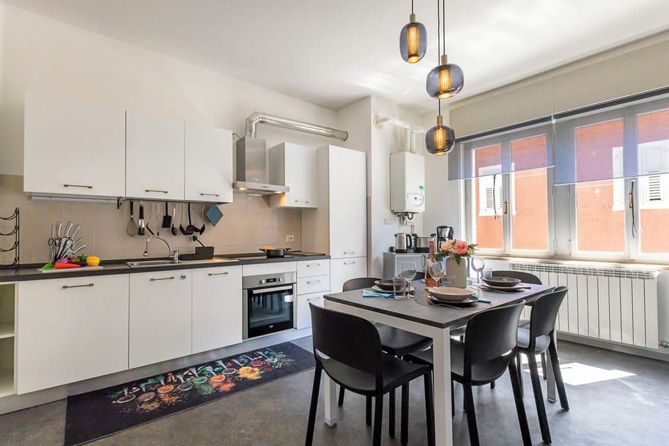 Family Apartment, 2 Bedrooms, Balcony (Appartamento Fabio Few Min From Lake) | Private kitchen