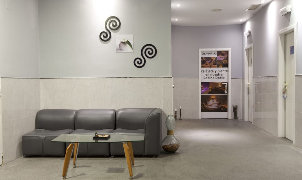 Couples treatment rooms, sauna, hot tub, Turkish bath, body treatments