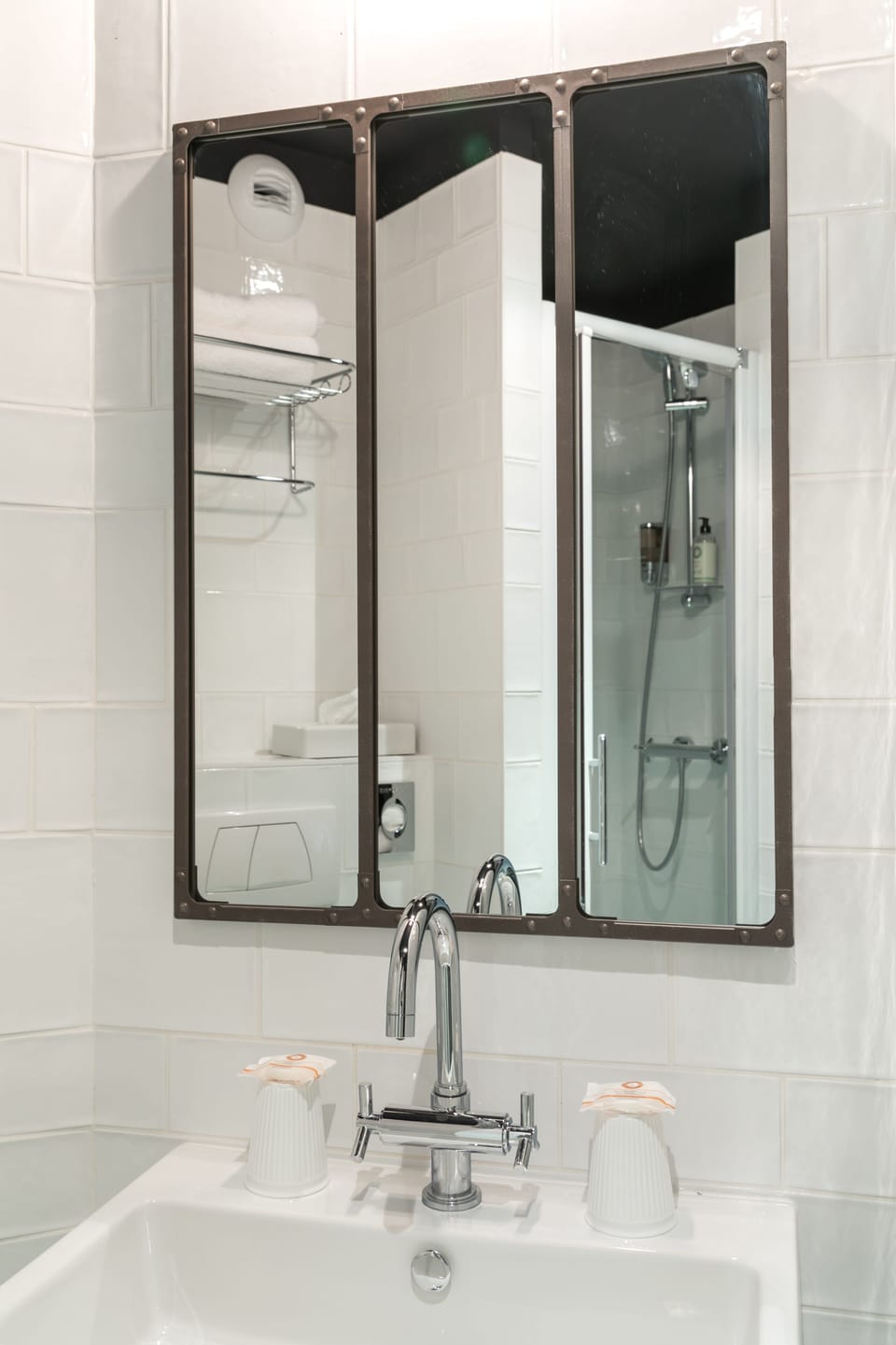 Standard Twin Room | Bathroom | Free toiletries, hair dryer, towels