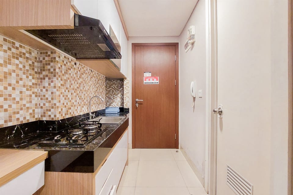 Studio | Private kitchen | Fridge, stovetop, cookware/dishes/utensils