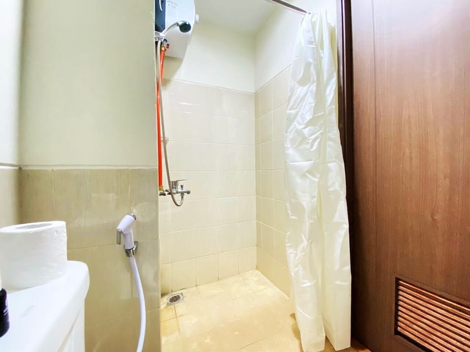 Studio | Bathroom | Shower, free toiletries