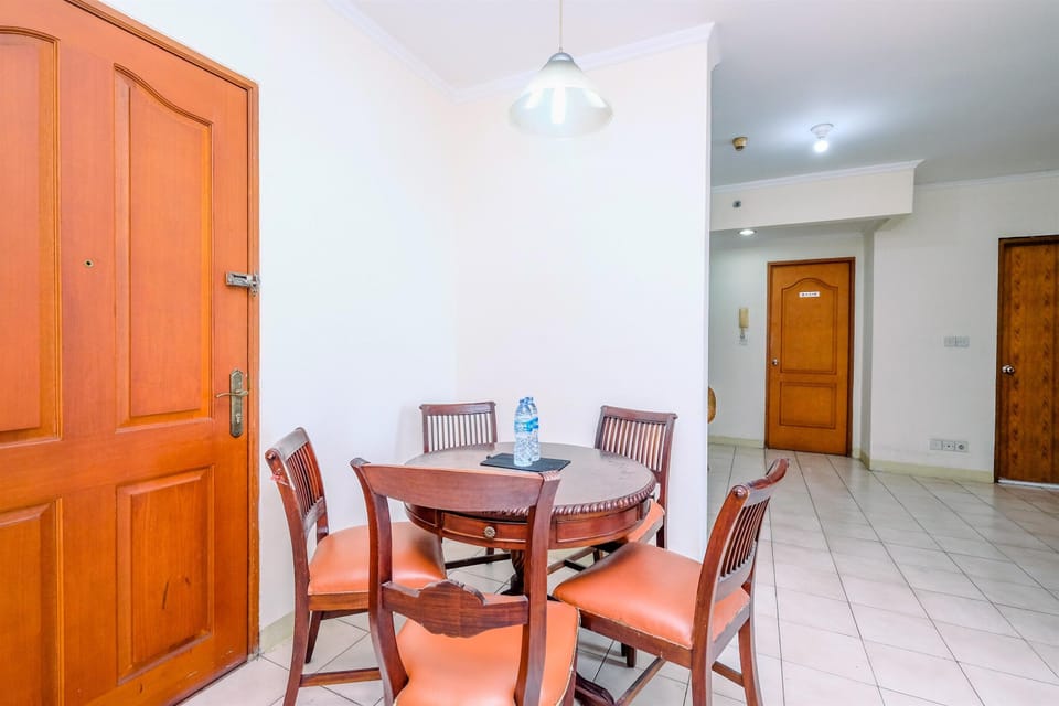 Apartment, 3 Bedrooms | Dining room