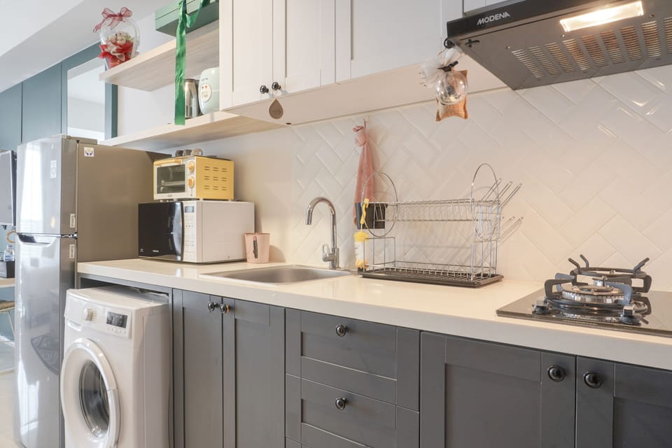 Studio | Private kitchen | Fridge, stovetop, cookware/dishes/utensils