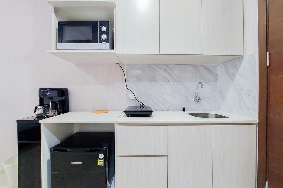 Studio | Private kitchen | Fridge, stovetop, cookware/dishes/utensils