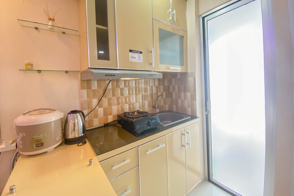 Studio | Private kitchen | Fridge, stovetop, cookware/dishes/utensils