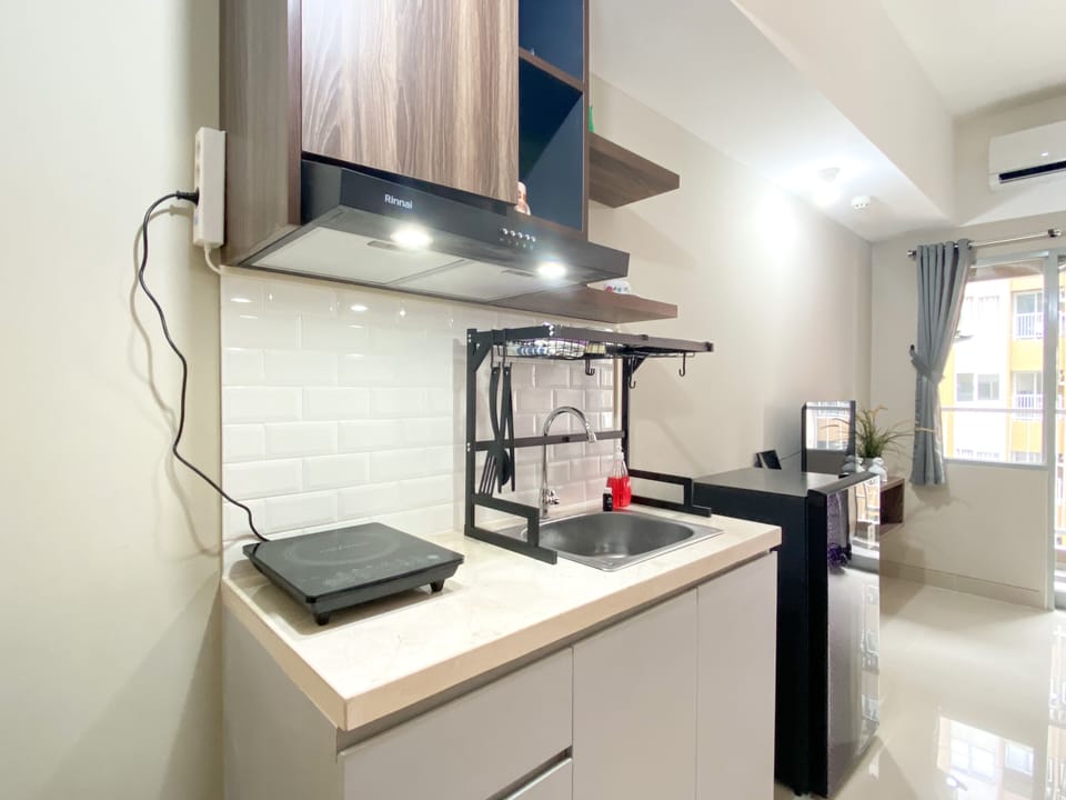 Studio | Private kitchen | Fridge, stovetop, cookware/dishes/utensils