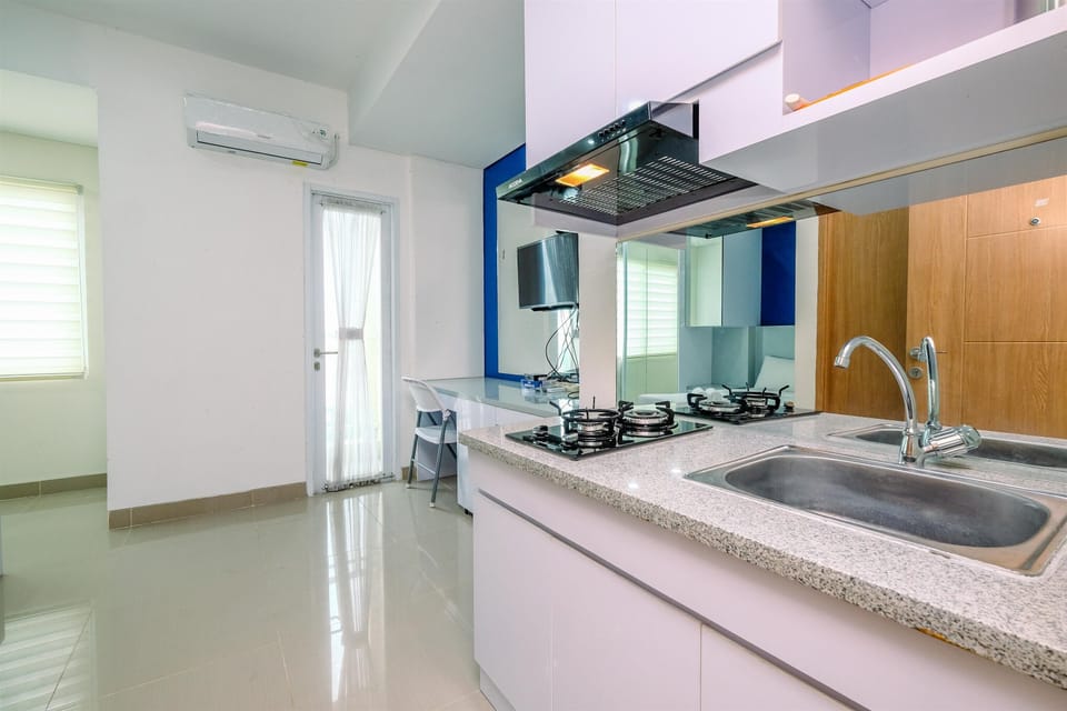 Studio | Private kitchen | Fridge, stovetop, cookware/dishes/utensils